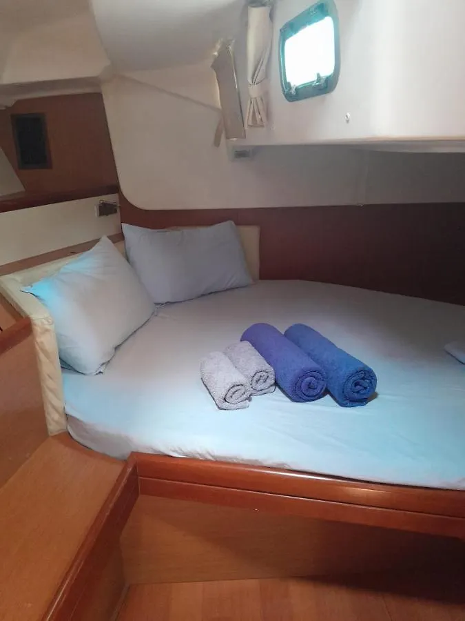Botel Private Room On Sailing Yacht 'Victoire' Marzamemi Italia