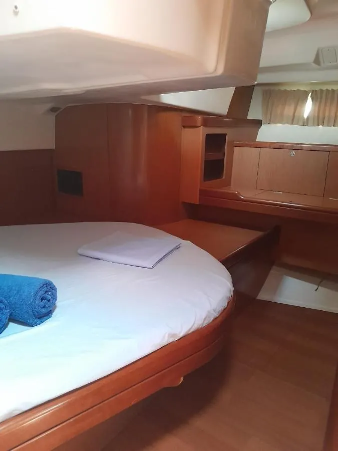 Private Room On Sailing Yacht 'Victoire' Marzamemi